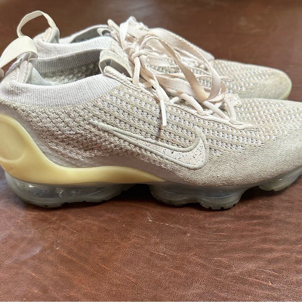 Nike Beige and Cream Tennis Shoes